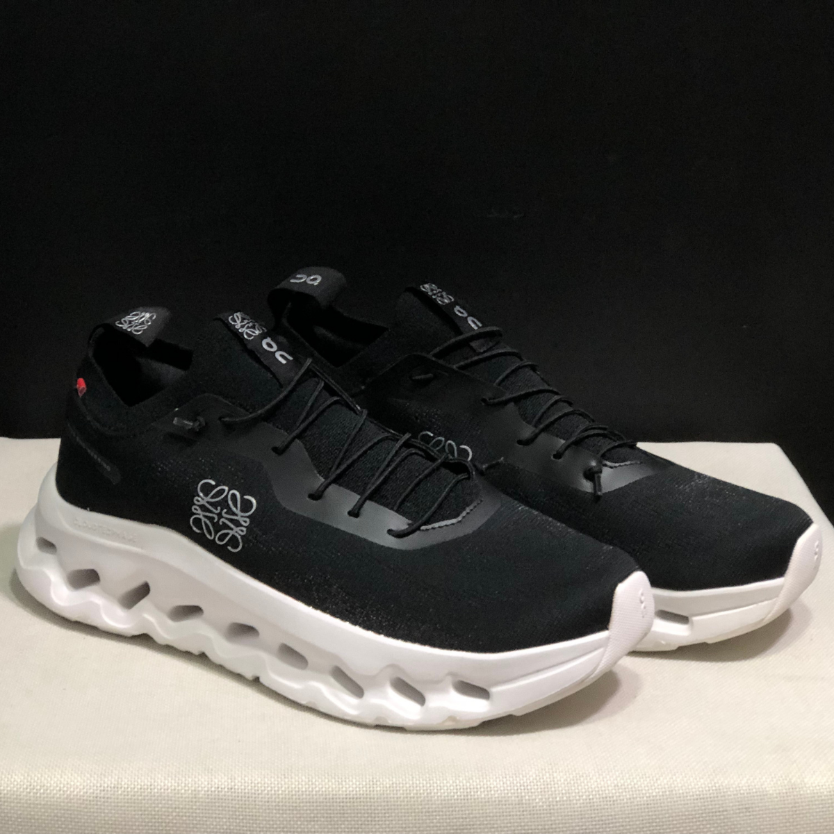 On Cloud × Loewe — Cloudtilt Noir et Blanc 2.0