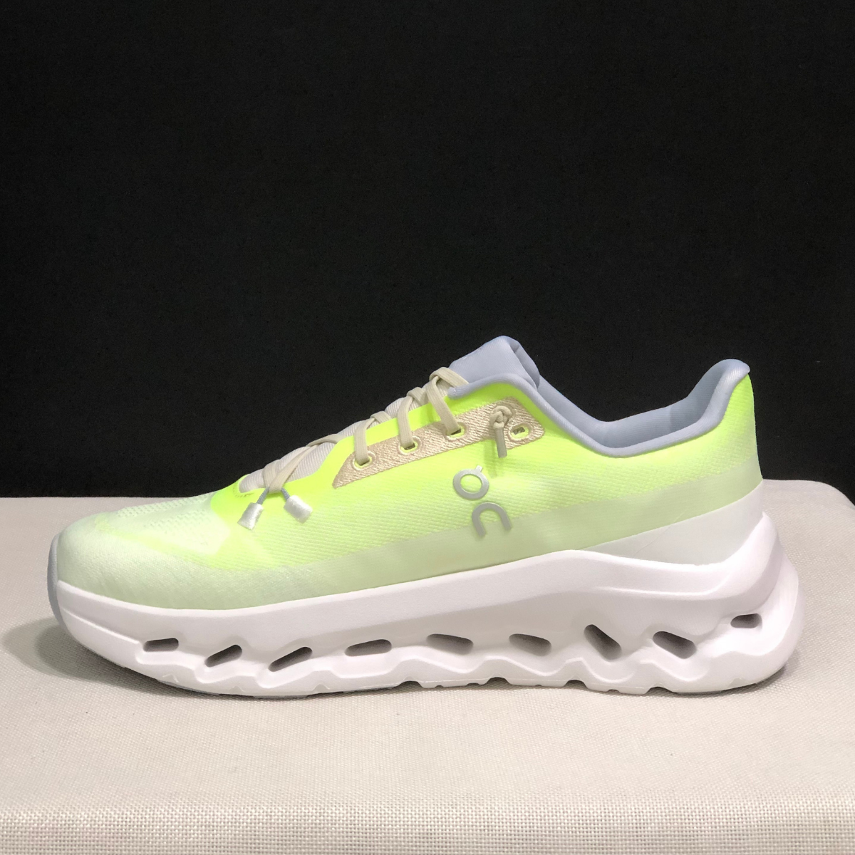 Cloudtilt - Lime Ivory
